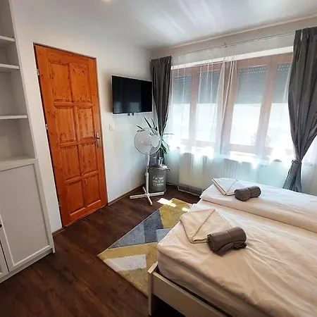 Lorajder Vendeghaz 빌라 *