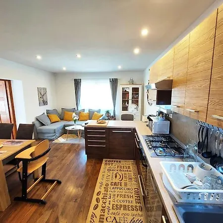 Lorajder Vendeghaz Villa *